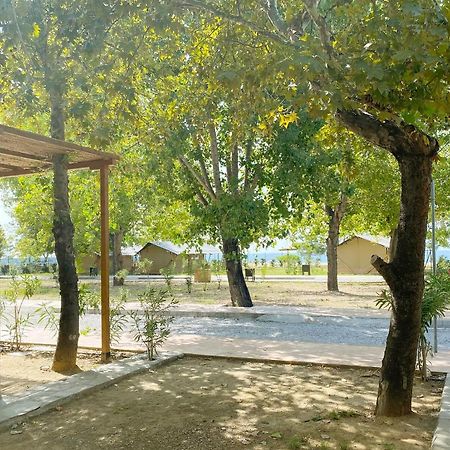 Mareleon Camping Ofrínion Extérieur photo